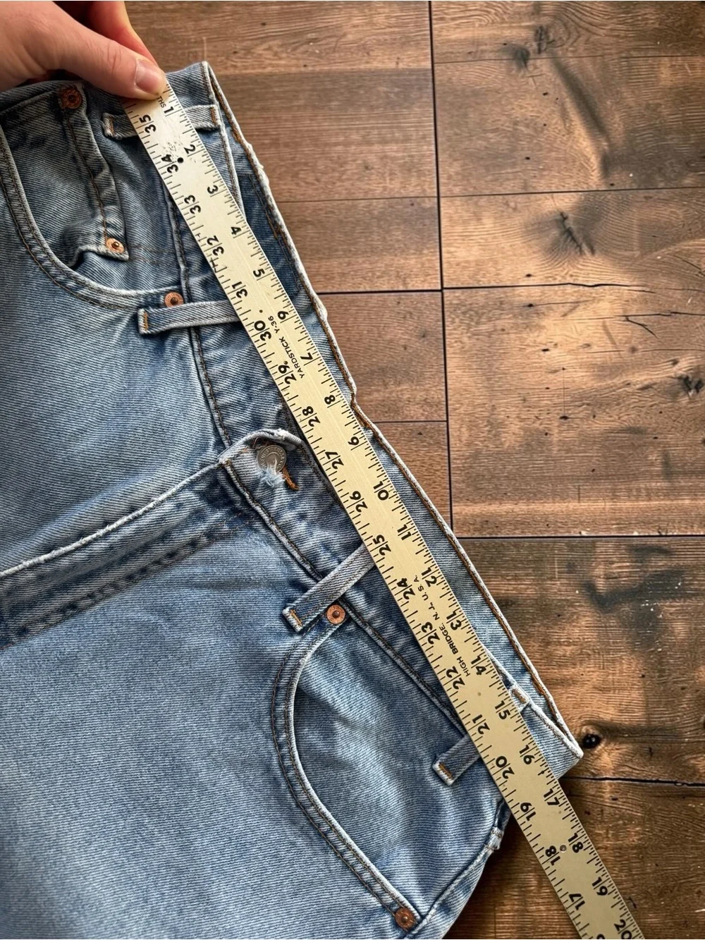 Vintage Levi’s 550 Jeans Mens 36x30 Relaxed Fit Light Wash Distressed Hem